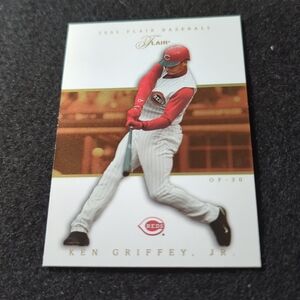 2005 Flair #33 Ken Griffey, Jr. Baseball Card